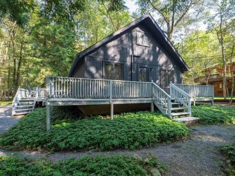 Cozy 2-bedroom cabin located in the heart of the Poconos!
