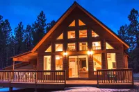 Angel Fire Chalet Nestled in the Pines, convenient to Ski and Golf w/Hot Tub