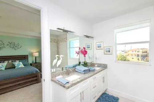 Fall/Winter Specials! 5 Bedrm/5 Bath, Dock, Private Pool, Elevator,Walk to Beach