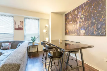 Chicago's Hidden Treasure, "EVANSTON, IL" Отели рядом с достопримечательностью «Университет Нортуэстерн»