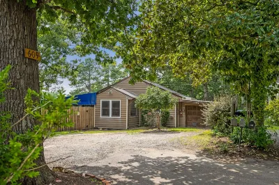 Secluded, stunning 🌊water views 1 mi from beach🏝️☀️ Hotel in zona Virginia Beach Boardwalk