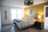 Luxurious Lake McKenzie Cabin Getaway ~ Recently Remodeled! EV Charger on Site