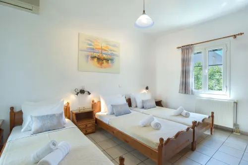 Three Bedroom Apartment (7-9 Adults) First Floor.