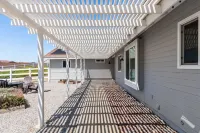 GREAT LOCATION! CLOSE TO PELTZER, LORIMAR, FAULKNER, LONG SHADOW WINERIES!