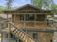 Rogue River frontage: 1 BR Guest Unit, pool, dock, fishing, 5 acre park like