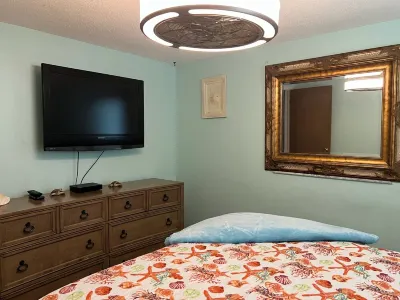 GREAT LOCATION WATERFRONT, HEATED POOL! BEAUTIFUL SUNSETS, ALL PETS STAY FREE!