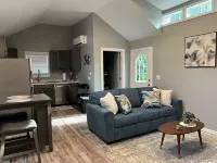 Cozy 1-bedroom house in charming Marion NC with WiFi, AC, and a covered porch Hotels in Marion