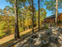 Swiss Pine Lodge, Hot Tub+Fire-Pit, Grill, Mtn View, Game Room, Scenic Vistas! Hotels in Mitchell County