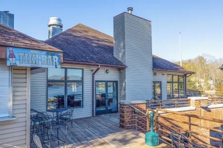 Beautiful Fall Foliage & Winter Ski Specials Available! Book Now!