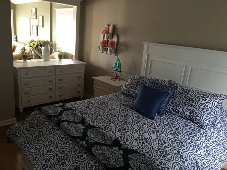 Hamptons Waterfront- On A Sandy Beach- Relax & GetawaySH)