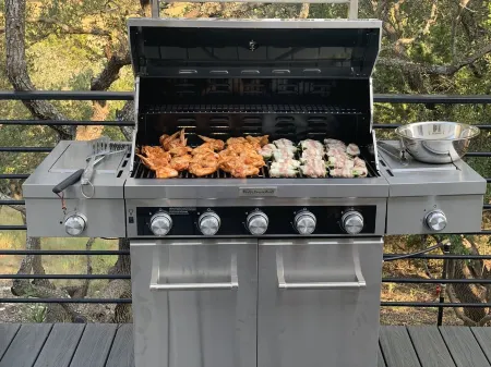 9000 Sqft Estate/Pickleball/Basketball/Pool/HotTub/9 Bdrm/8 Bath/23Beds/Sleeps35 Отели рядом с достопримечательностью «Dreamland Dripping Springs»