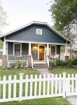 Historic Bungalow! 2bed, 2bath, 2den, Downtown Humble, IAH 8min!