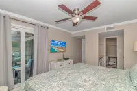 Enjoy 1ST Floor W/Pool. Kitchen Well Stocked.Always Updating! 10 Star - Balcony