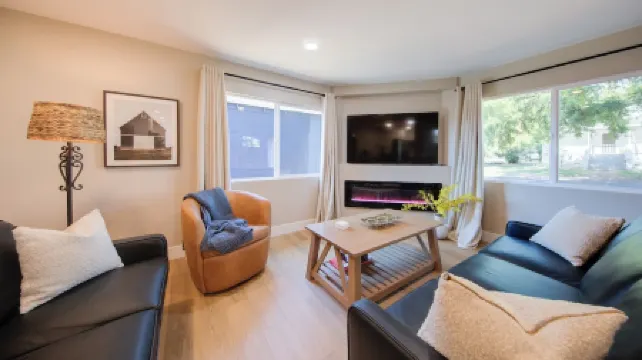 Folsom Old Town Escape II - King Bed, A/C, Laundry, Trails, Walk to Sutter St