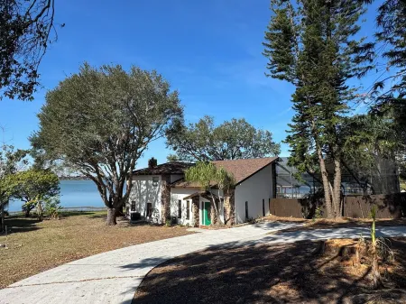 Amazing Lakefront Views! 4/4, Pool, Diving Board, Spa, Pool Table, Near LegoLand