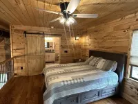 Deer Lick Cabin Lake Front Cabin That Sleeps 6.  Minutes from Bristol Hotels in Piney Flats