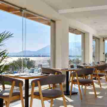 Enorme Santanna Beach Dining/Meeting Rooms