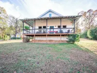 Huguenot Lake Front Cottage on Lake O' the Pines- 2 bedroom, 2 bath with a loft Hotels in Upshur County