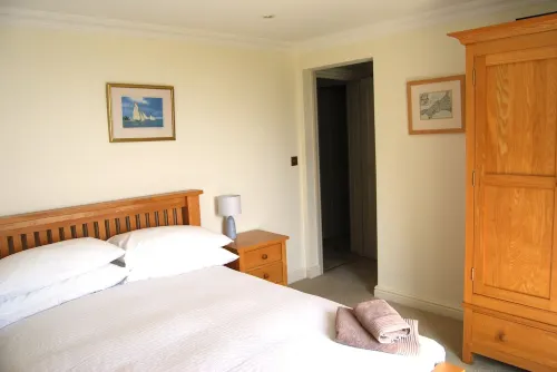 Crows Nest: a modern apartment in the centre of St Mawes with stunning sea views