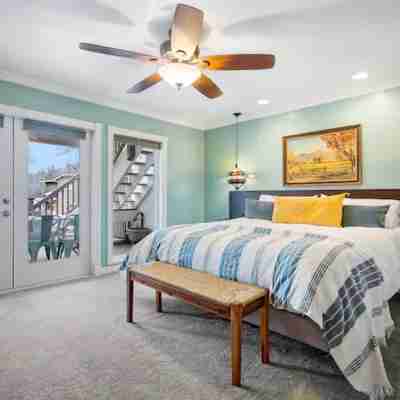 Bass Luxury Cabin-Game Room-Outdoor Kitchen-Lake View Rooms