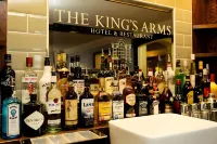Kings Arms Hotel - bar