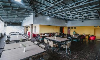 RedDoorz Plus at Neo Asri Hotel Megamendung Puncak Bogor