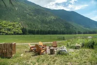 Elkhorn Cabin at Columbia Mountain Ranch near Glacier National Park