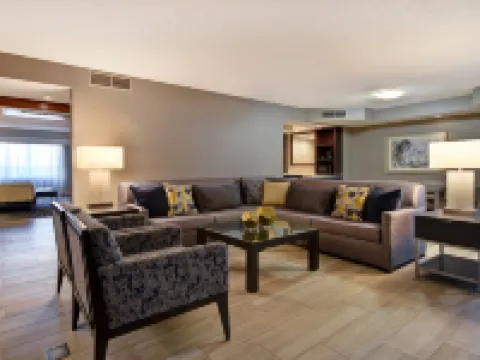 エンバシー スイーツ バイ ヒルトン ローリー ダーラム リサーチ トライアングル ケーリーのホテル