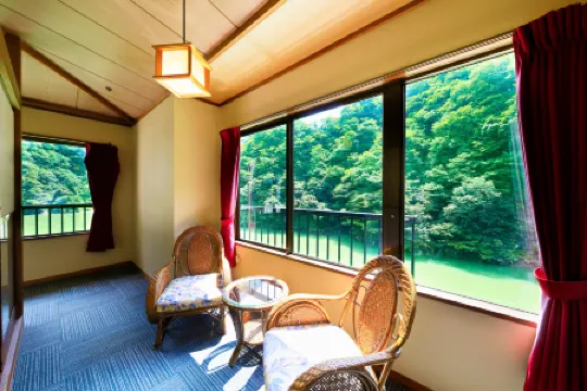 船で行く秘湯 大牧温泉