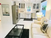 Renovated cottage 1 mile to beach in Chatham!