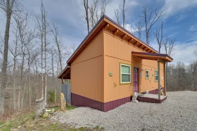 Bring a Pet: Peaceful Frenchburg Cabin on 1 Acre Hotels in Menifee County