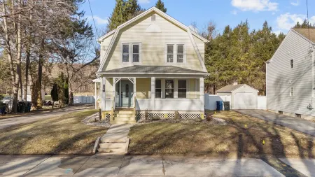 4-bedroom house in Windham - Pet Friendly - Thread City Family Escape