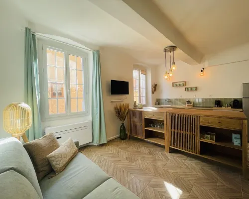 Logement au Coeur du Village Pour 6 « Cocon Sauge » Hôtels à : Cotignac