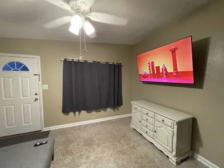 Mills 50 District/Audobon Park Area 2 Bedroom Отели рядом с достопримечательностью «Bridal Gown Studio Orlando»