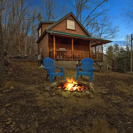 Cozy Couples Cabin Near Red River Gorge and Hollerwood