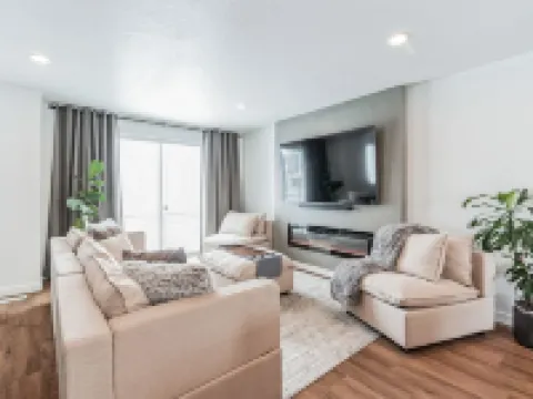 Perfect for multiple families, close to Lagoon and everything! レイトンのホテル