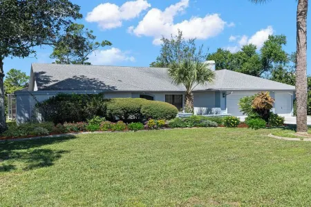 Candida's Retreat, 3-bedroom home with WiFi, AC, Heated Pool, on the 7th tee.