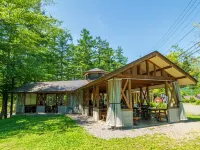 Iizuna Higashi Kogen Car Campsite Hotel in zona 飯綱東高原家族旅行村