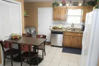 Cute 2 bedroom/2 bathrooms home