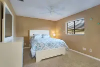 Exquisite Lakeview Oasis: Charming 3 bd, 2 bath vacation rental with heated pool