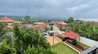 Villa Tropica Kuningan Hotels in Cigugur