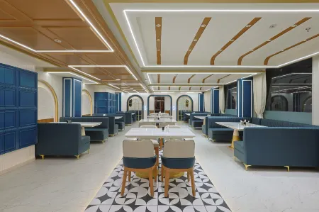 HOTEL SERA Отели рядом со станцией Vadodara Jn