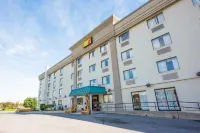 Super 8 by Wyndham Frederick Hotel a 