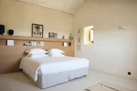 Prieuré Saint-Nicolas - les Maisons Hotel a Arpaillargues-et-Aureillac