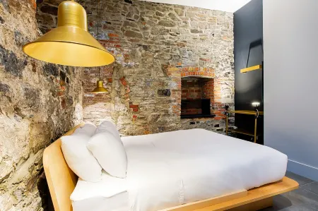 Les Lofts Notre-Dame - PAR les Lofts Vieux-Québec Отели рядом с достопримечательностью «Cartier-Brébeuf National Historic Site»