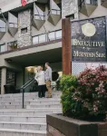 Mountain Side Hotel Whistler by Executive Hotel di Whistler
