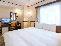 Toyoko Inn Chiba Eki Higashi Guchi - parkir