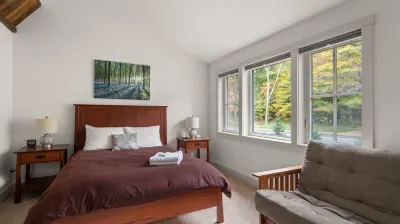 MAD House Rentals 10 Bedroom Lodge by RedAwning Hotels in Warren