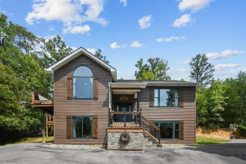 Rustic Hideaway 4 Bedroom Cabin by RedAwning Hotels in Sevier County