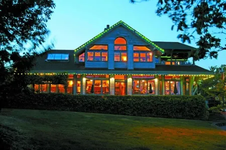 Spinnakers Brewpub & Guesthouses Отели рядом с достопримечательностью «Парк штата Голдстрим»